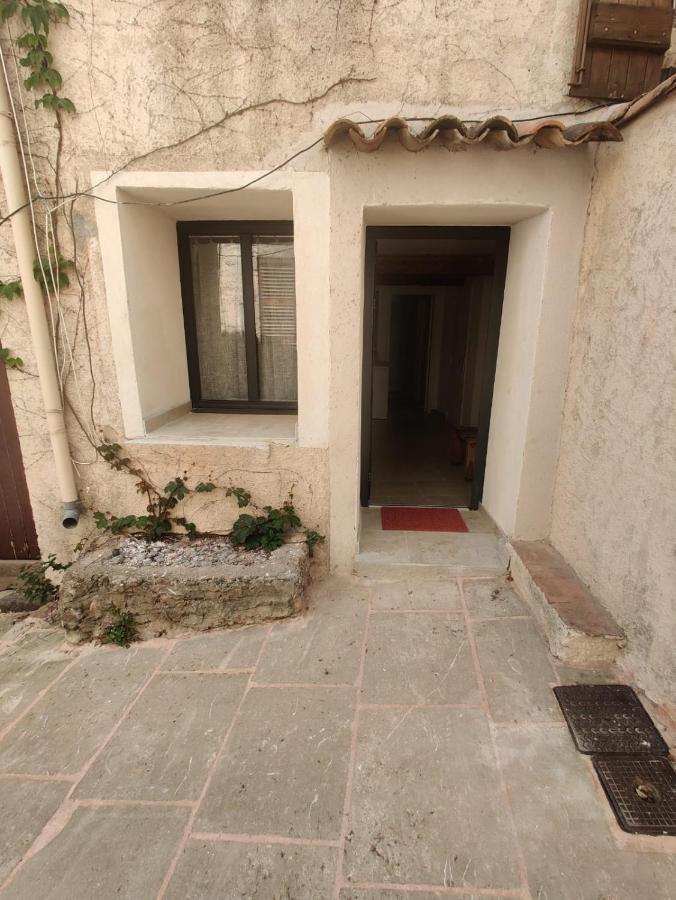 Logement Neuf Centre Du Village Aux Pieds Du Chateau Гримо Экстерьер фото