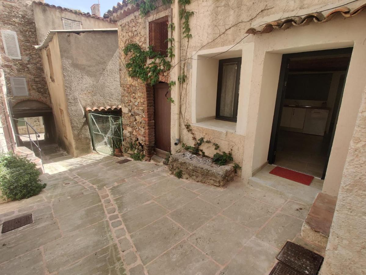 Logement Neuf Centre Du Village Aux Pieds Du Chateau Гримо Экстерьер фото