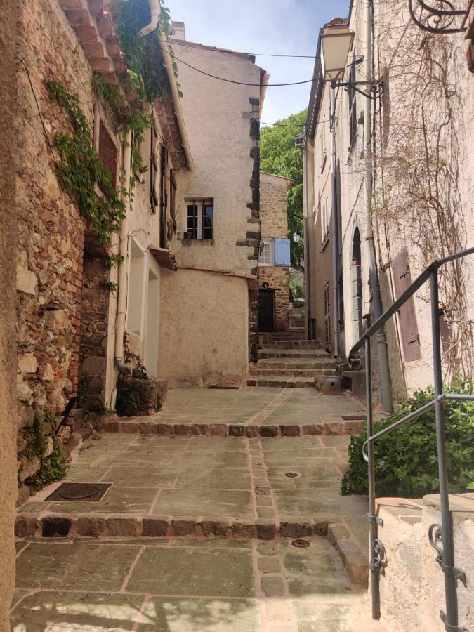 Logement Neuf Centre Du Village Aux Pieds Du Chateau Гримо Экстерьер фото