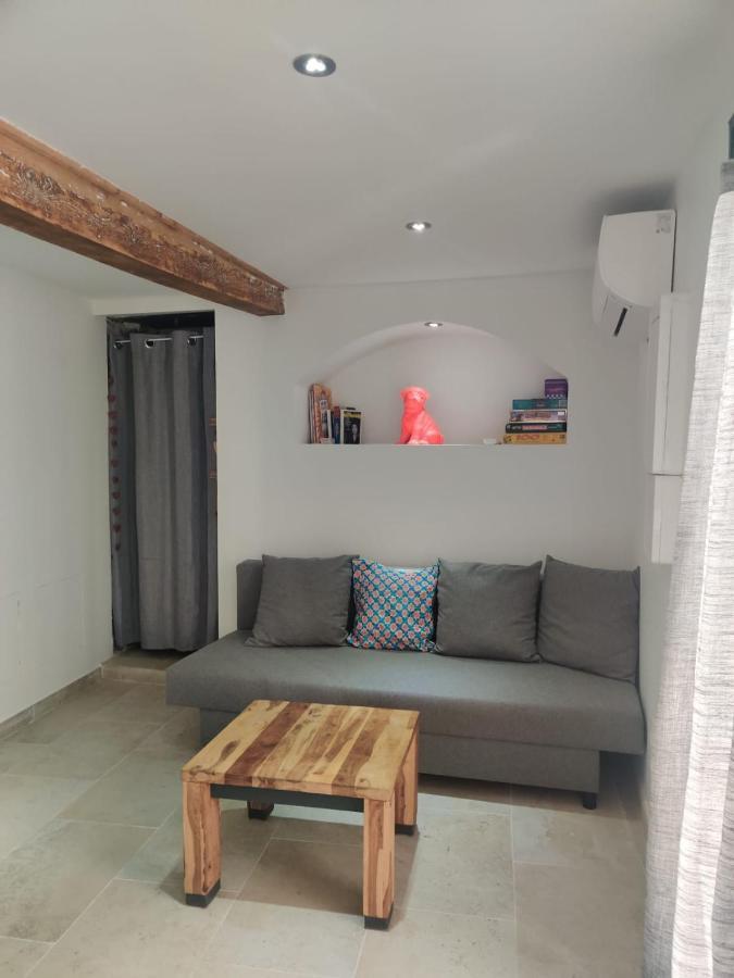 Logement Neuf Centre Du Village Aux Pieds Du Chateau Гримо Экстерьер фото